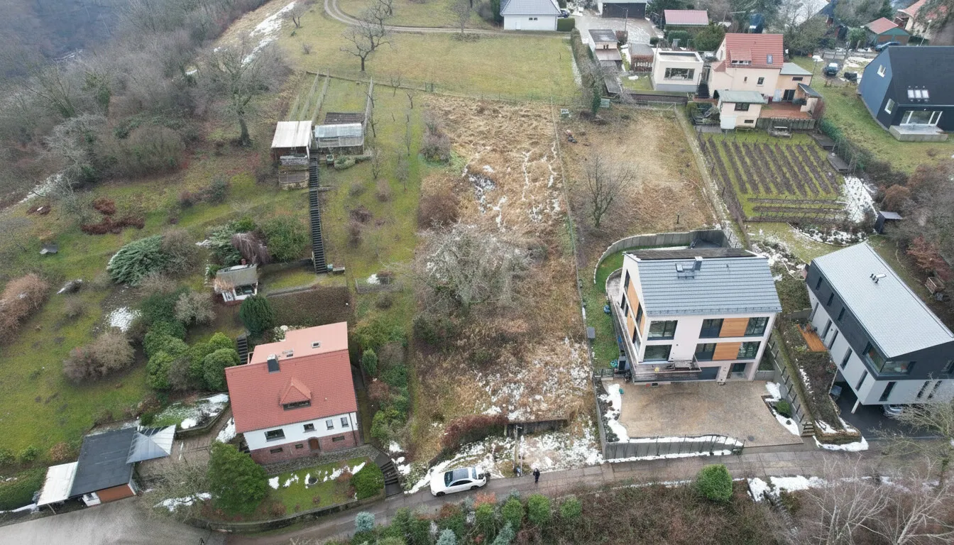 Blick von oben auf das Grundstück