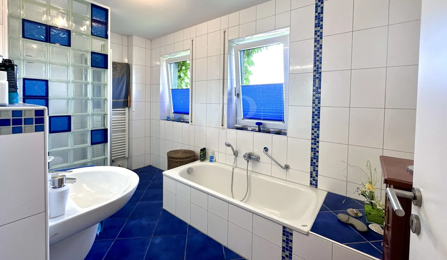 Mastenbad inkl. Dusche und Wanne