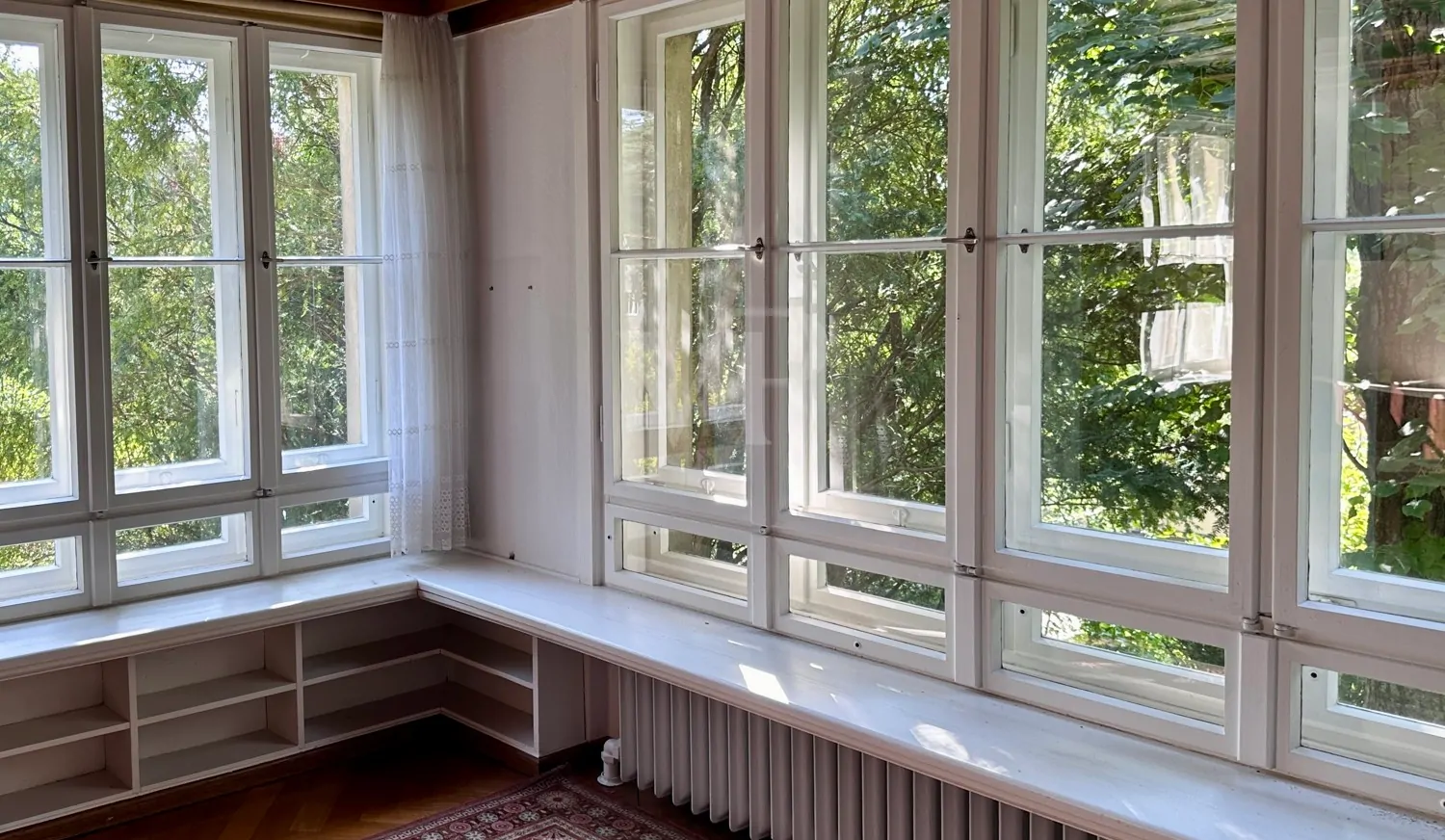 Fensterbank im Wohnzimmer