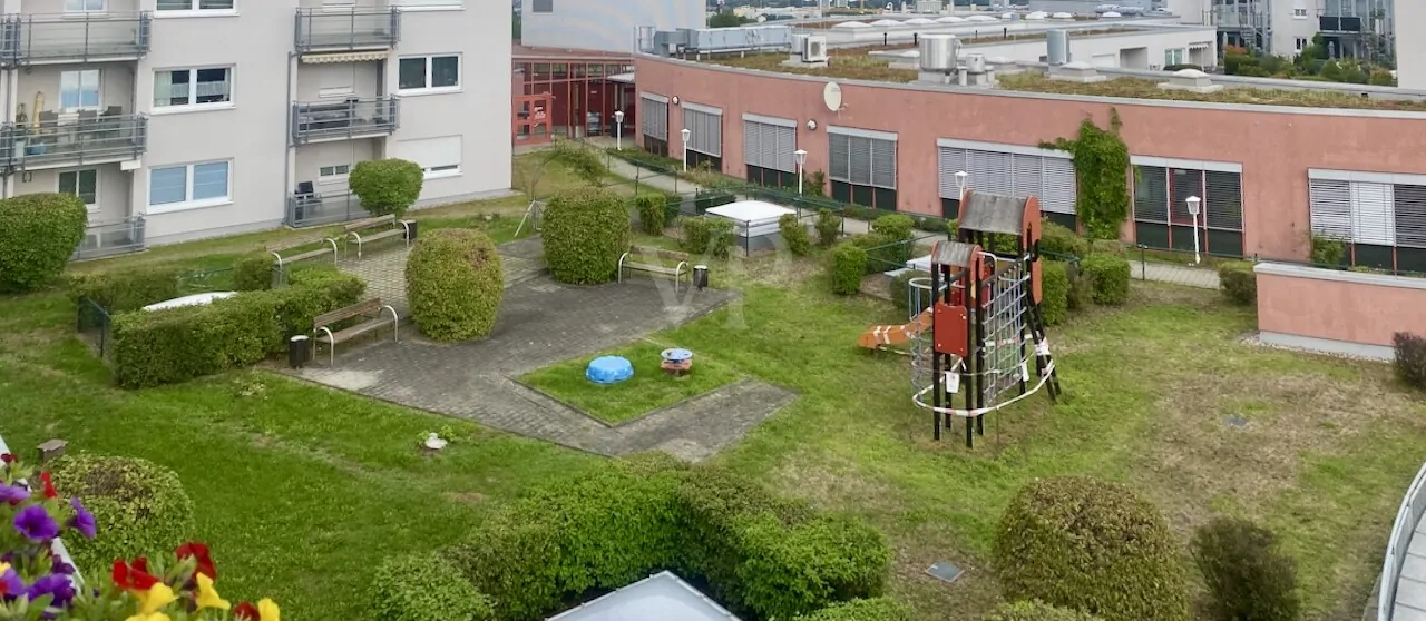 Blick auf Spielplatz