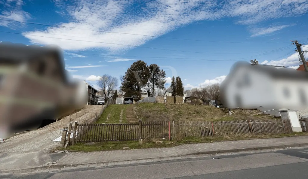 Grundstück - Straßenansicht