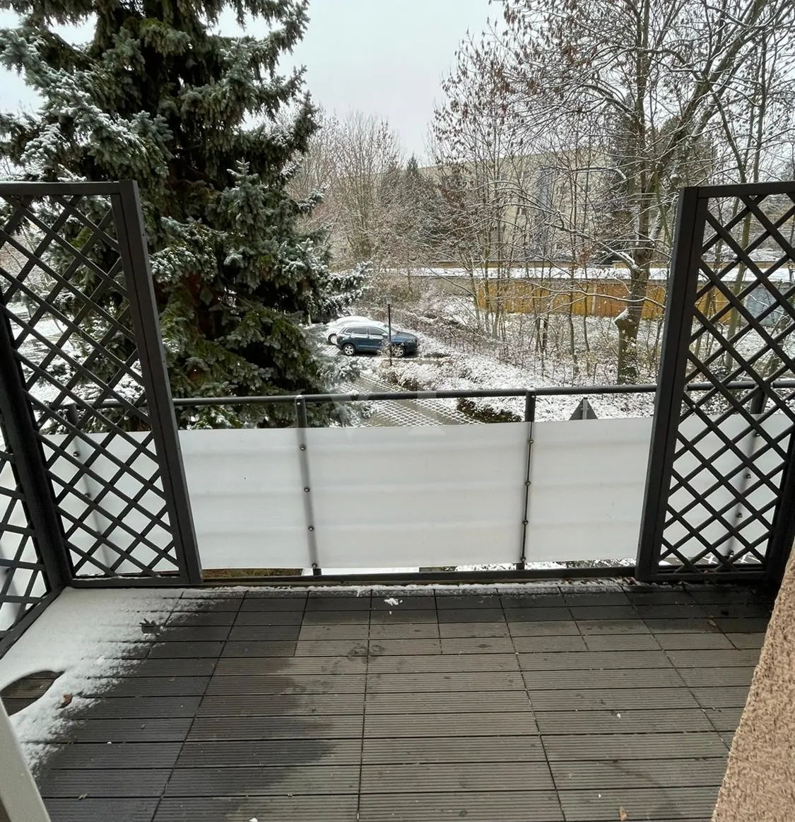 Balkon mit Blick in den Innenhof