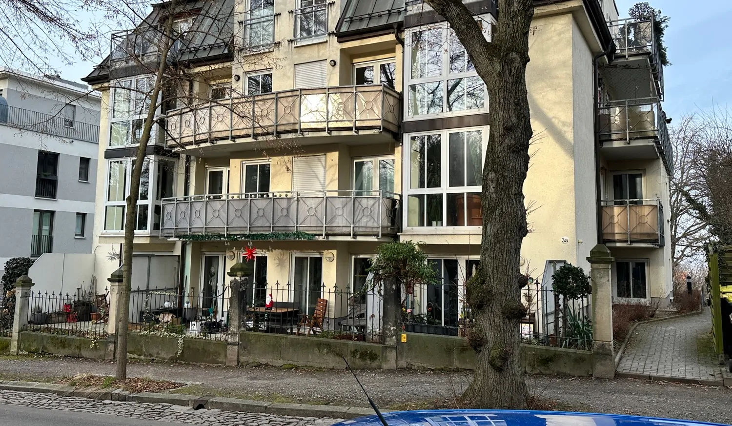 Ansicht seitens der Straße