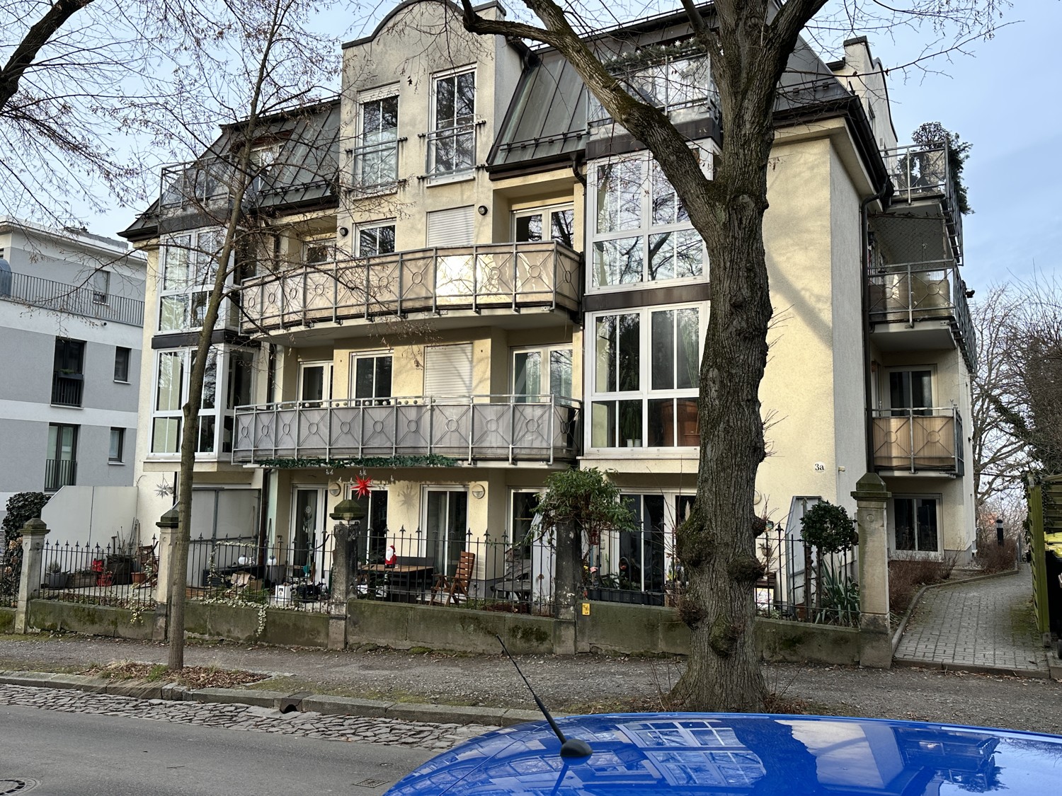 Ansicht seitens der Straße