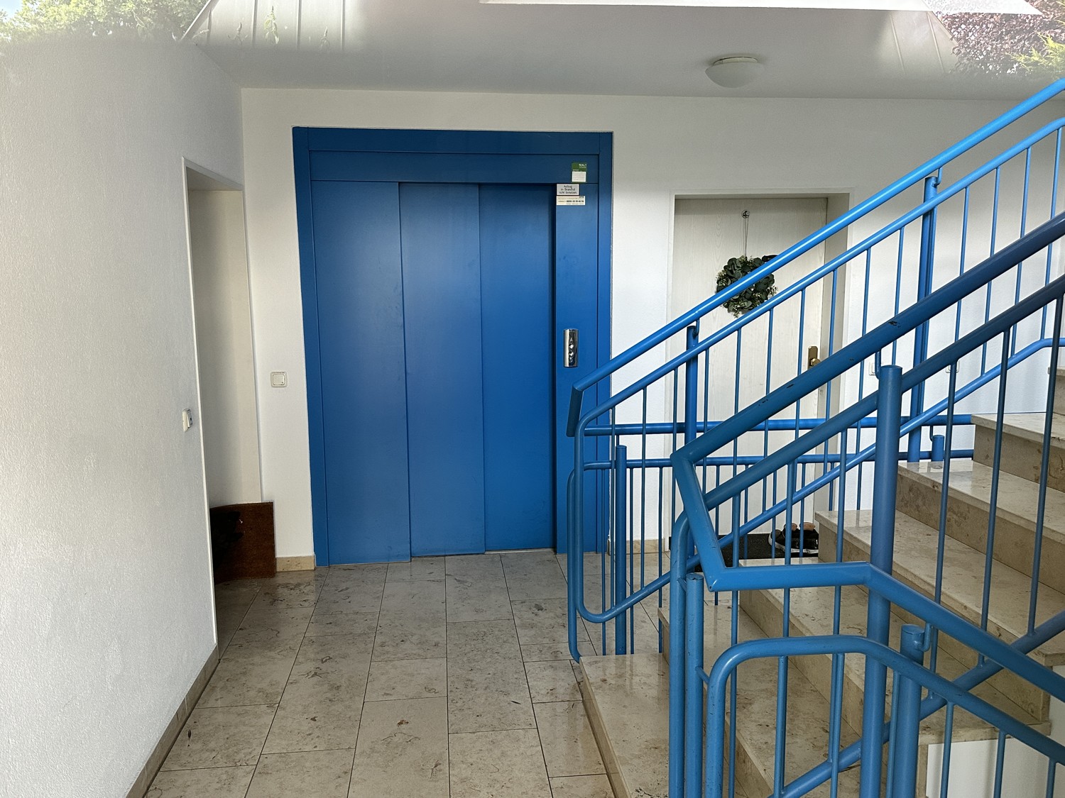 Eingangsbereich mit Treppenhaus