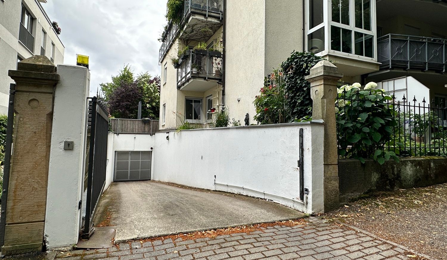 Tiefgarageneinfahrt