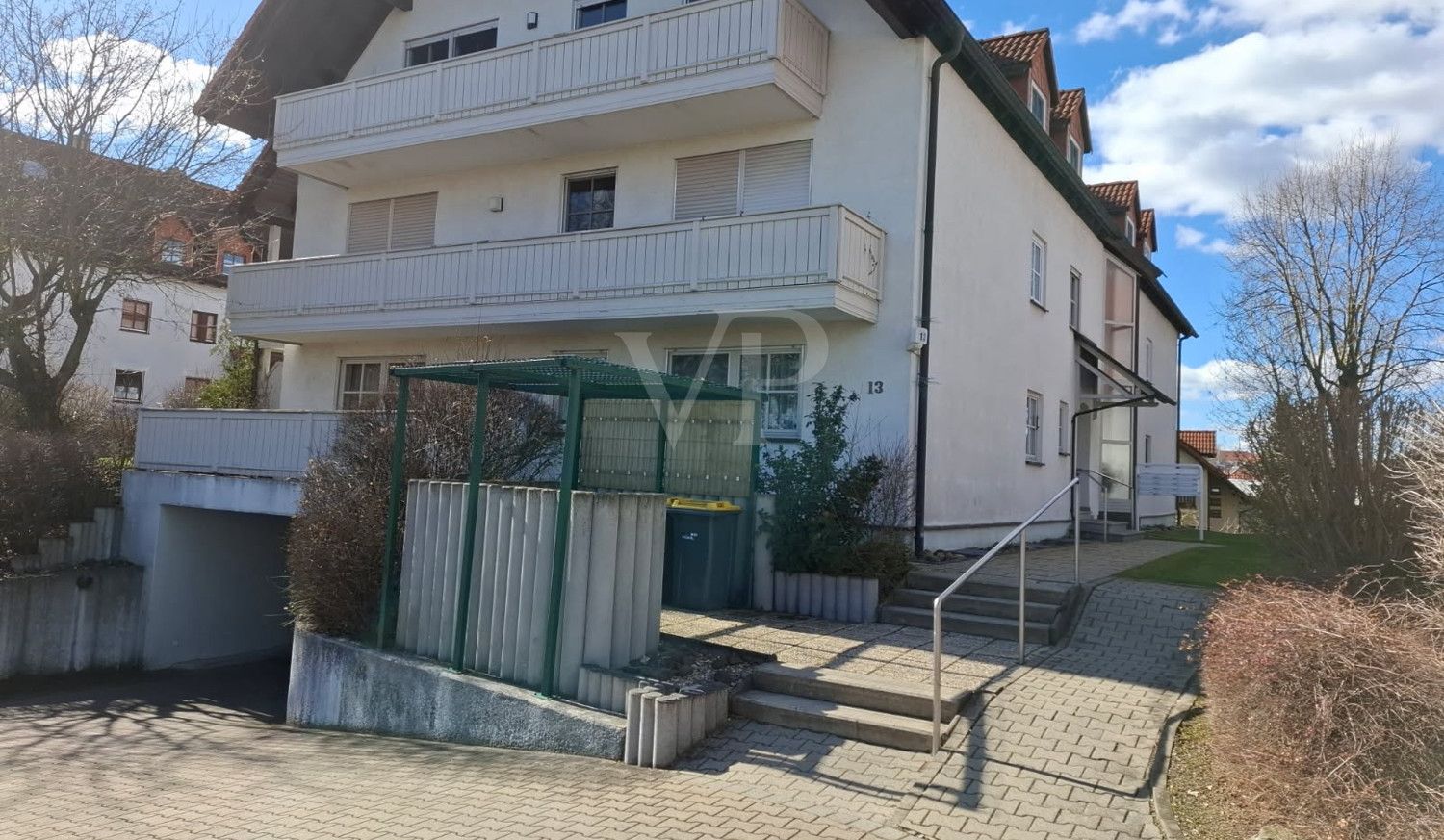 Eingang mit Tiefgarage