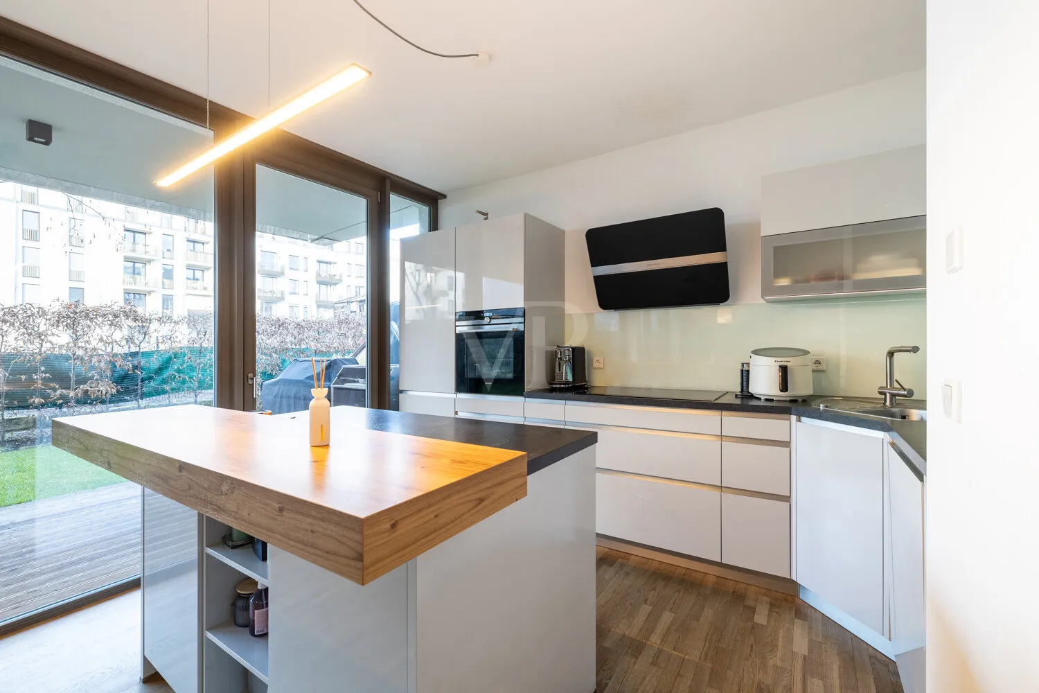 Einbauküche mit Elektrogeräten der Marke Siemens