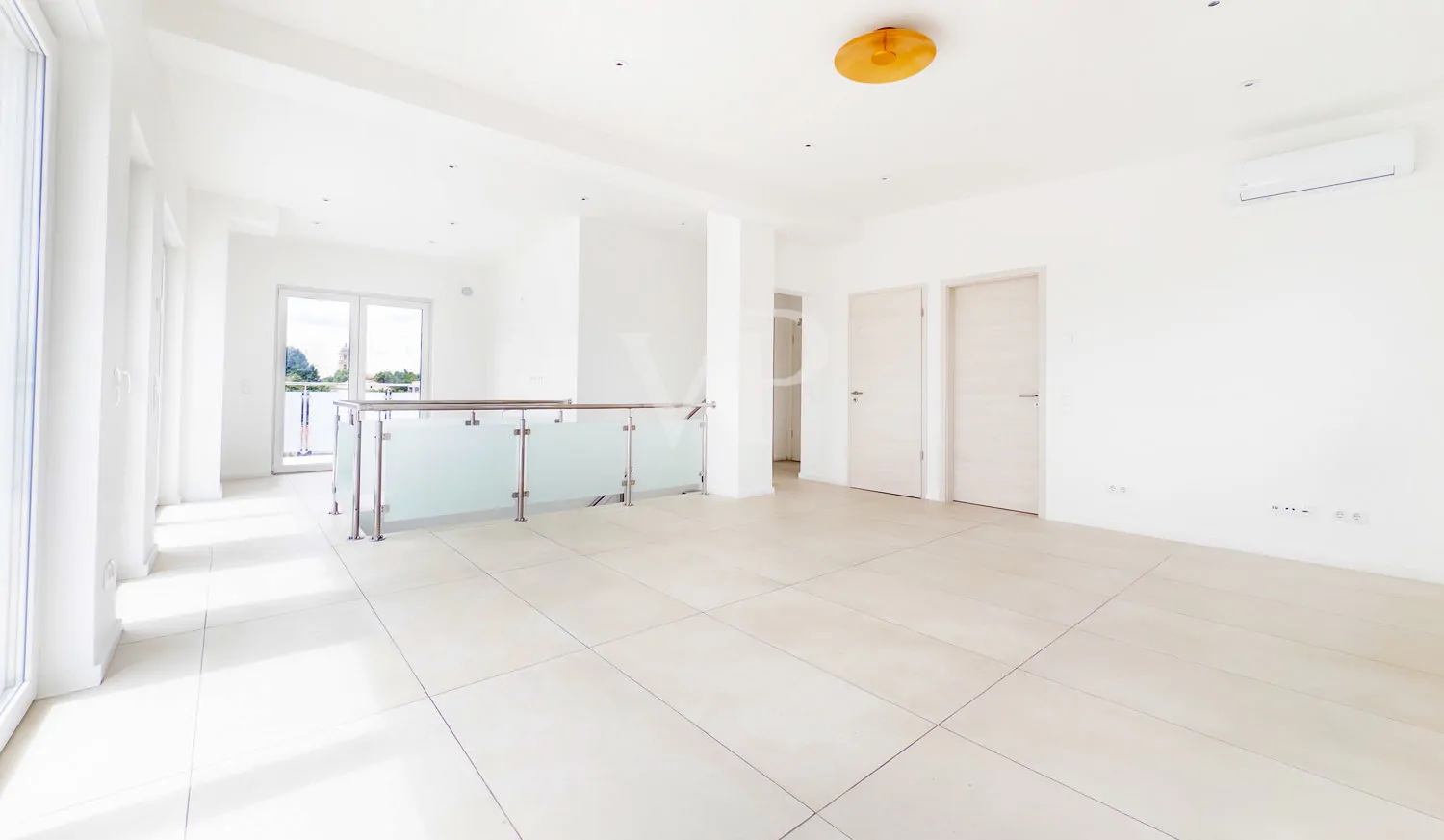 großzügige Raumaufteilung des Wohn- und Esszimmers