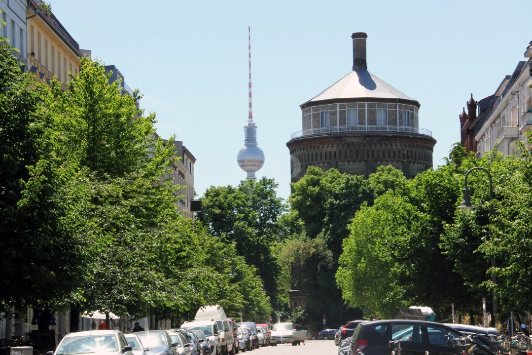 Wasserturm- und Fernsehturmblick im Kollwitzkiez