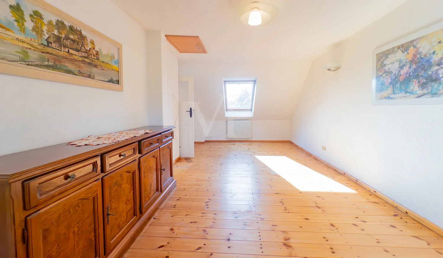 großzügiges Wohnbereich im Dachgeschoss