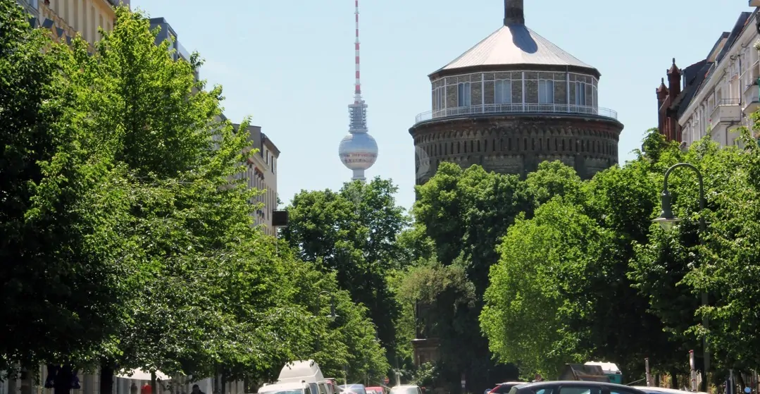 Wasserturm- und Fernsehturmblick im Kollwitzkiez