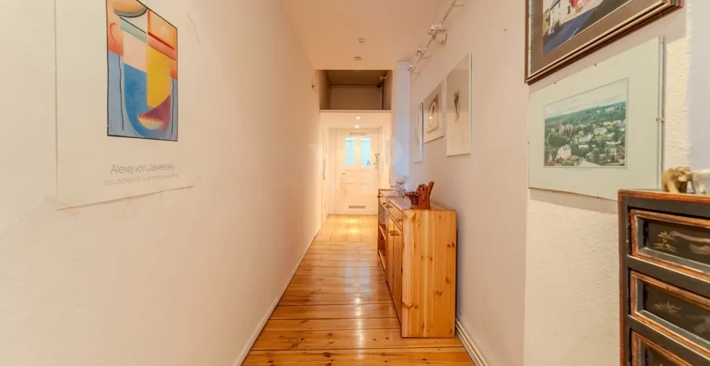 Diele zum Bad & Küche