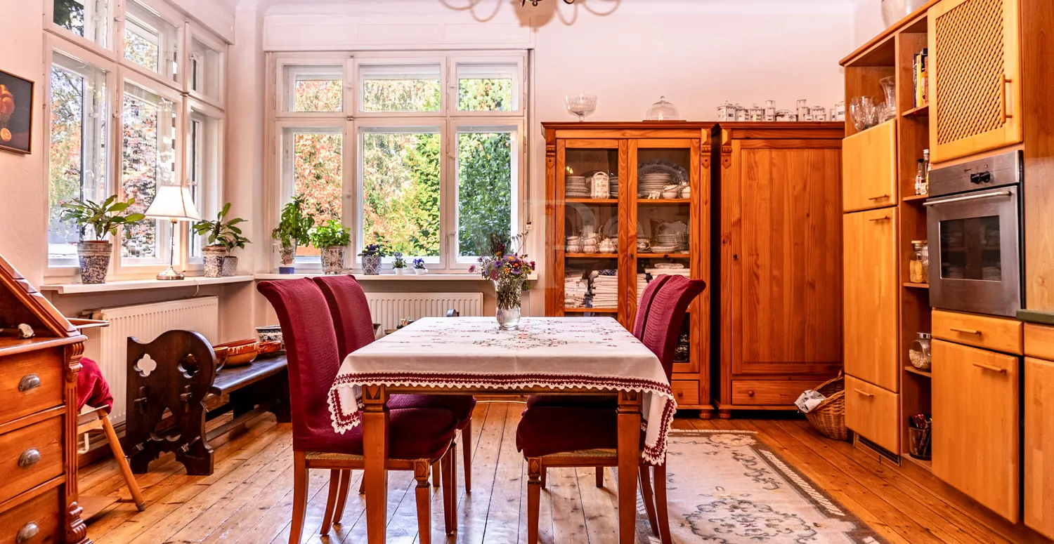 Essbereich mit Blick in die Natur