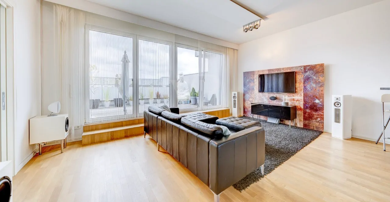 lichtdurchfluteter Wohnbereich