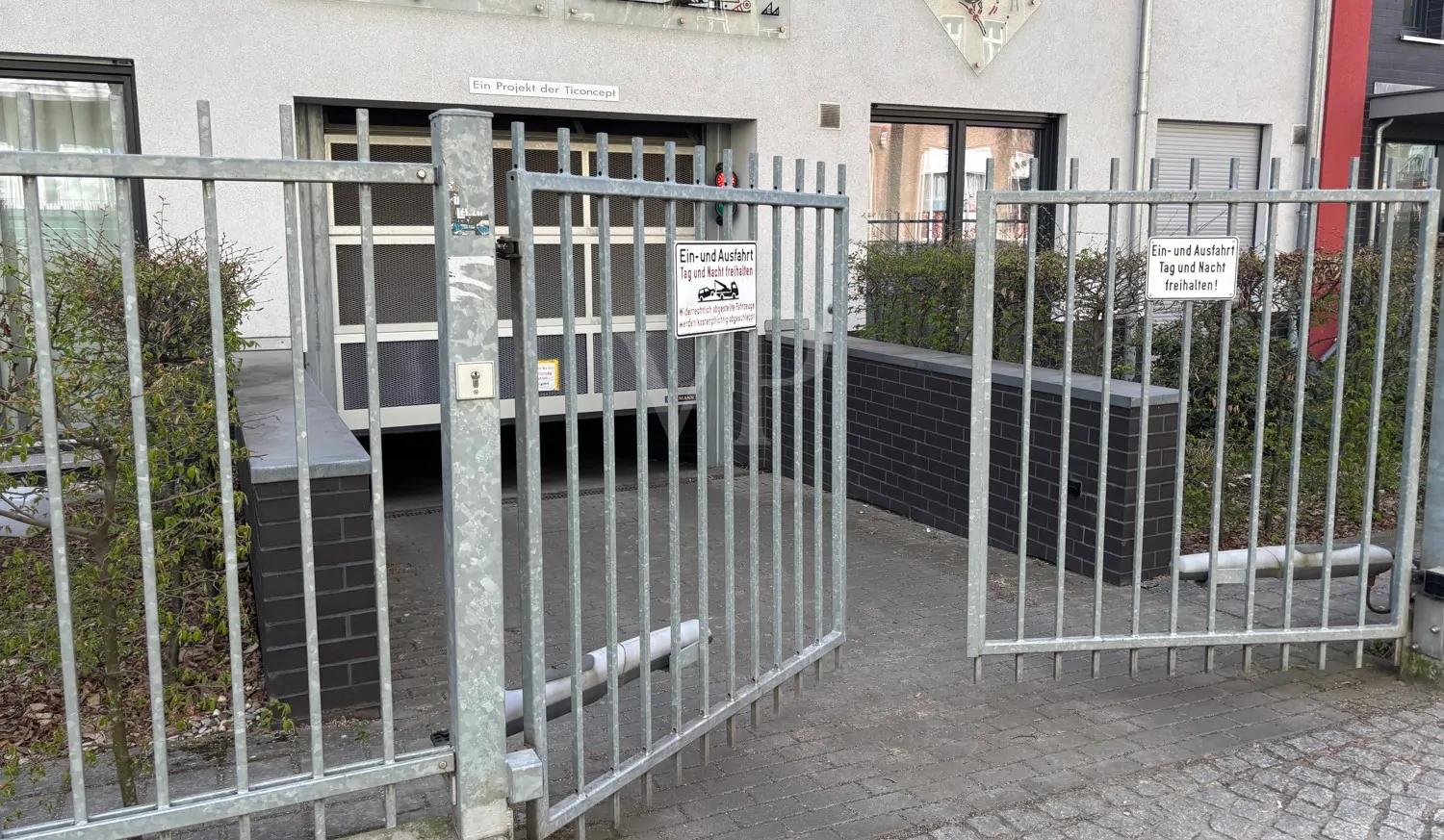 Tiefgarageneinfahrt