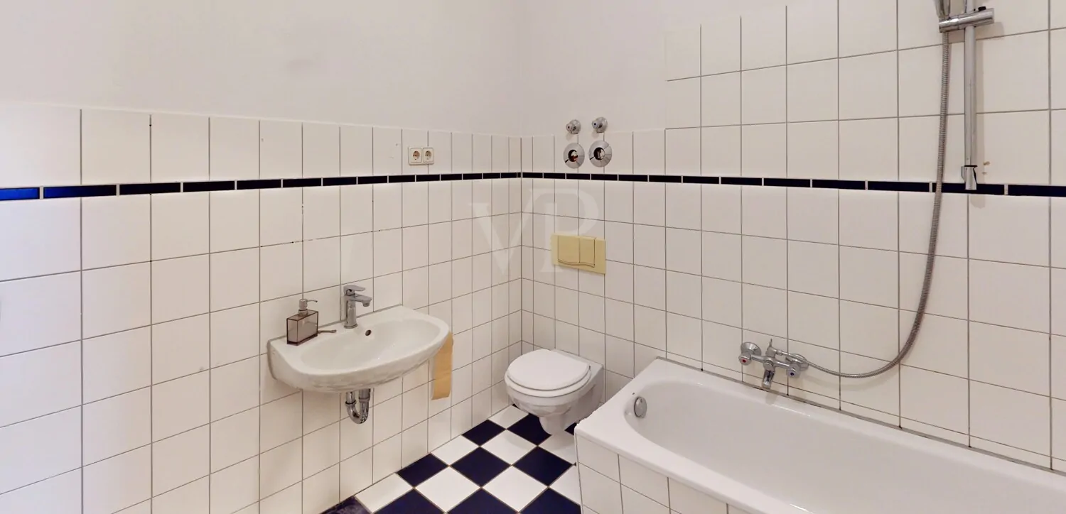 Badezimmer mit Badewanne