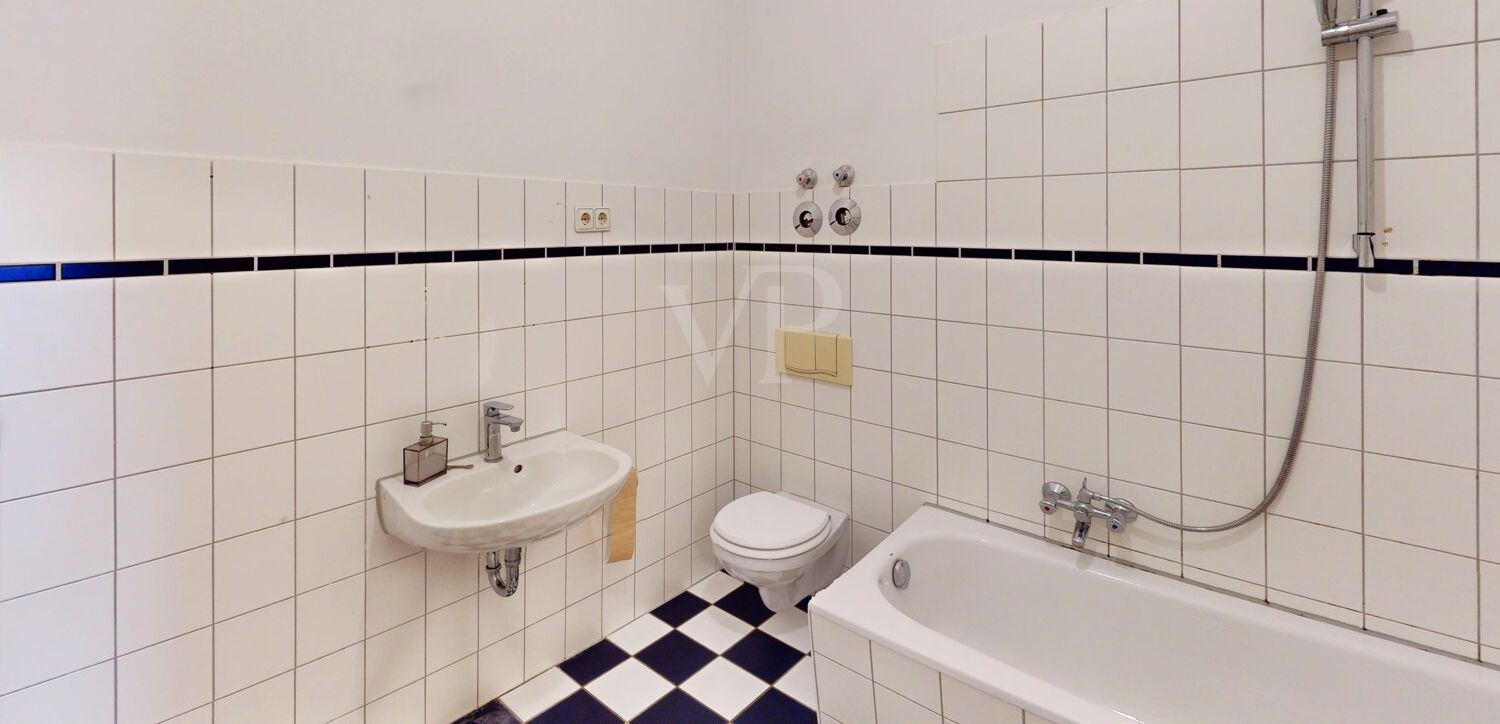 Badezimmer mit Badewanne