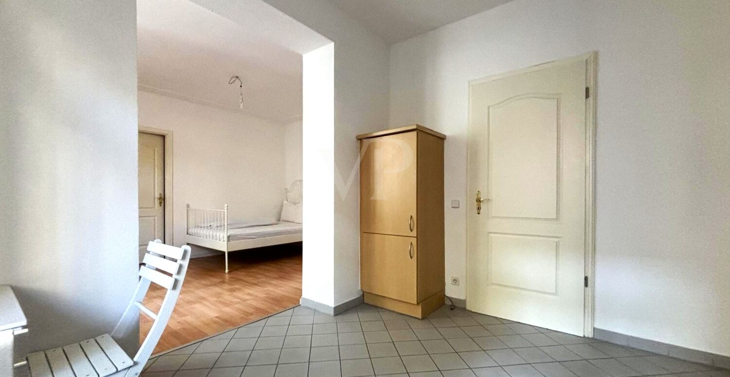 Küche mit Durchgang zum Zimmer 1