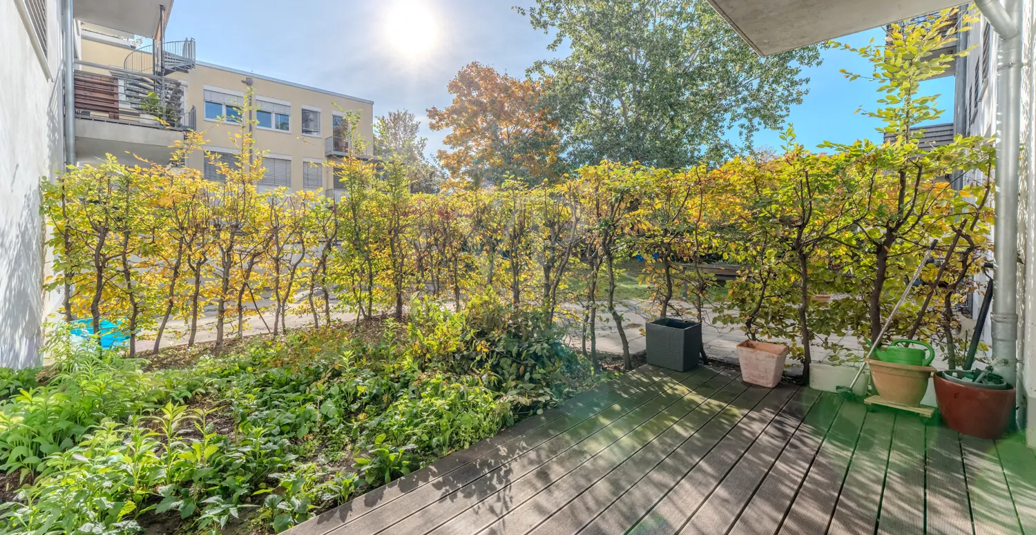 EG - sonnige Südost-Terrasse mit Garten