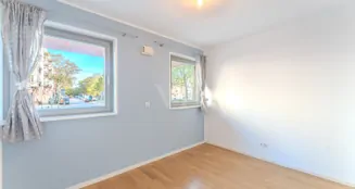 von_poll_real_estate_property_25463014B_image_2