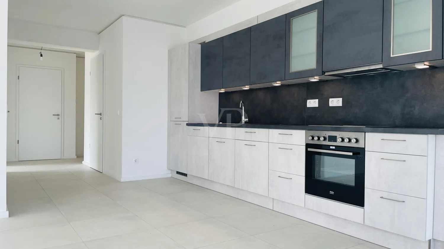 Einbauküche und Flur