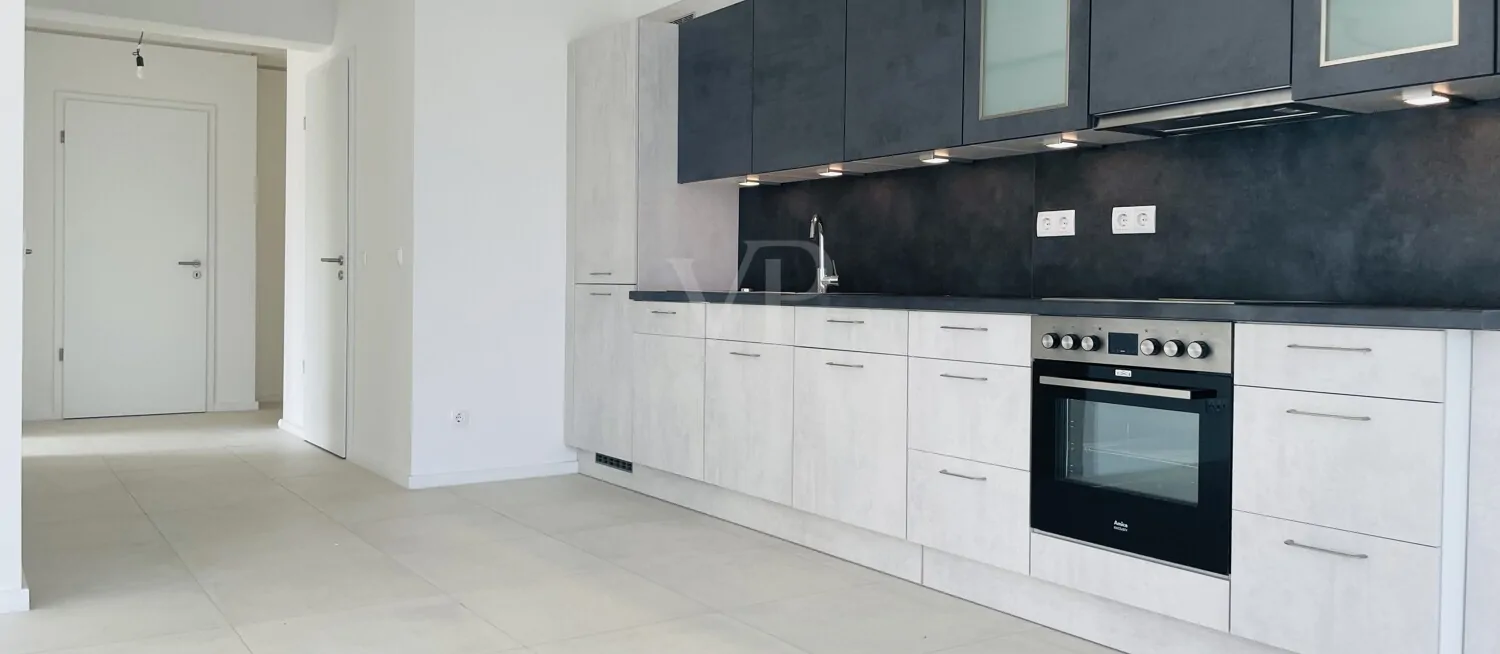 Einbauküche und Flur