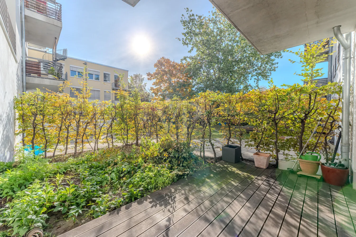 EG - sonnige Südost-Terrasse mit Garten
