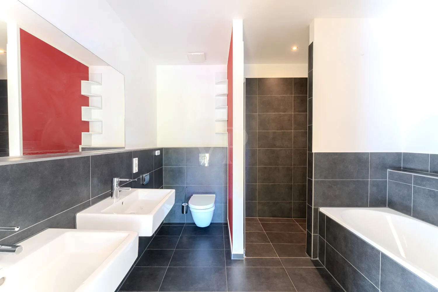 EG - Dusch- und Wannenbad en suite
