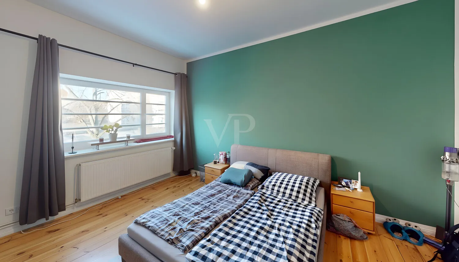 geräumiges Schlafzimmer
