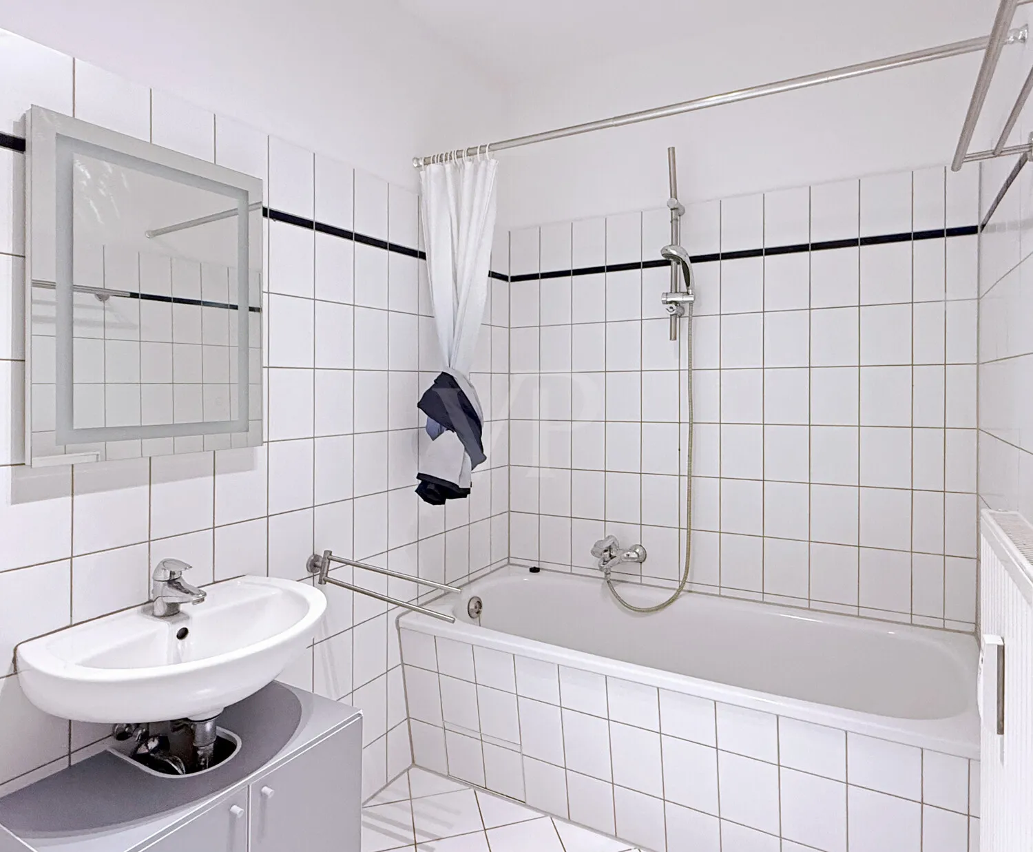 Bad mit Badewanne
