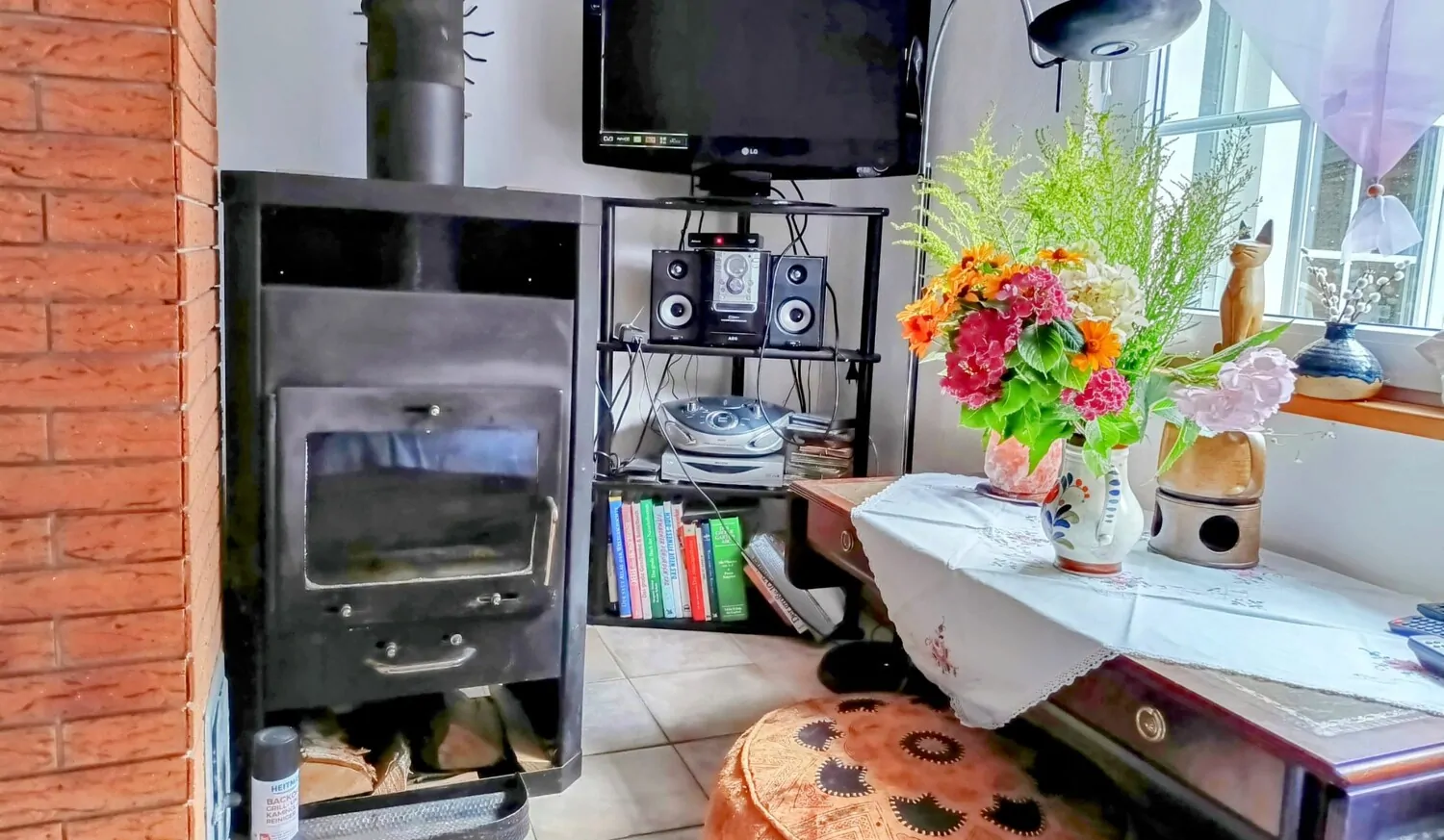 Wohnzimmer mit Kamin