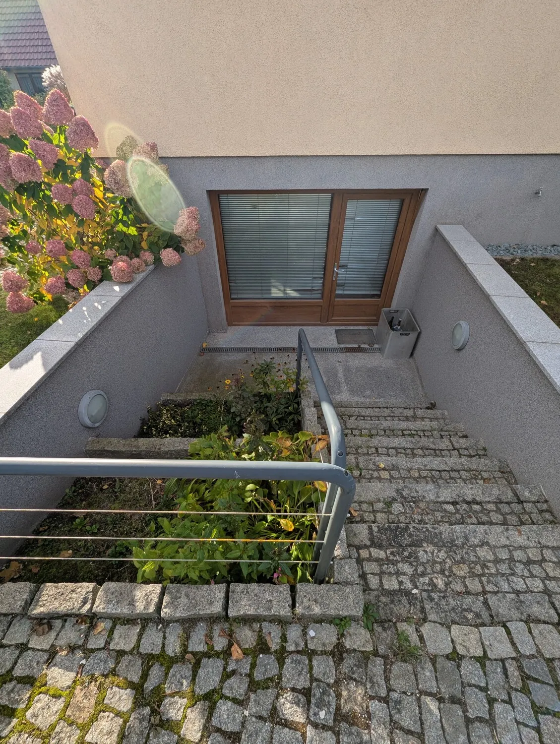 Eingang separate Gewerbefläche