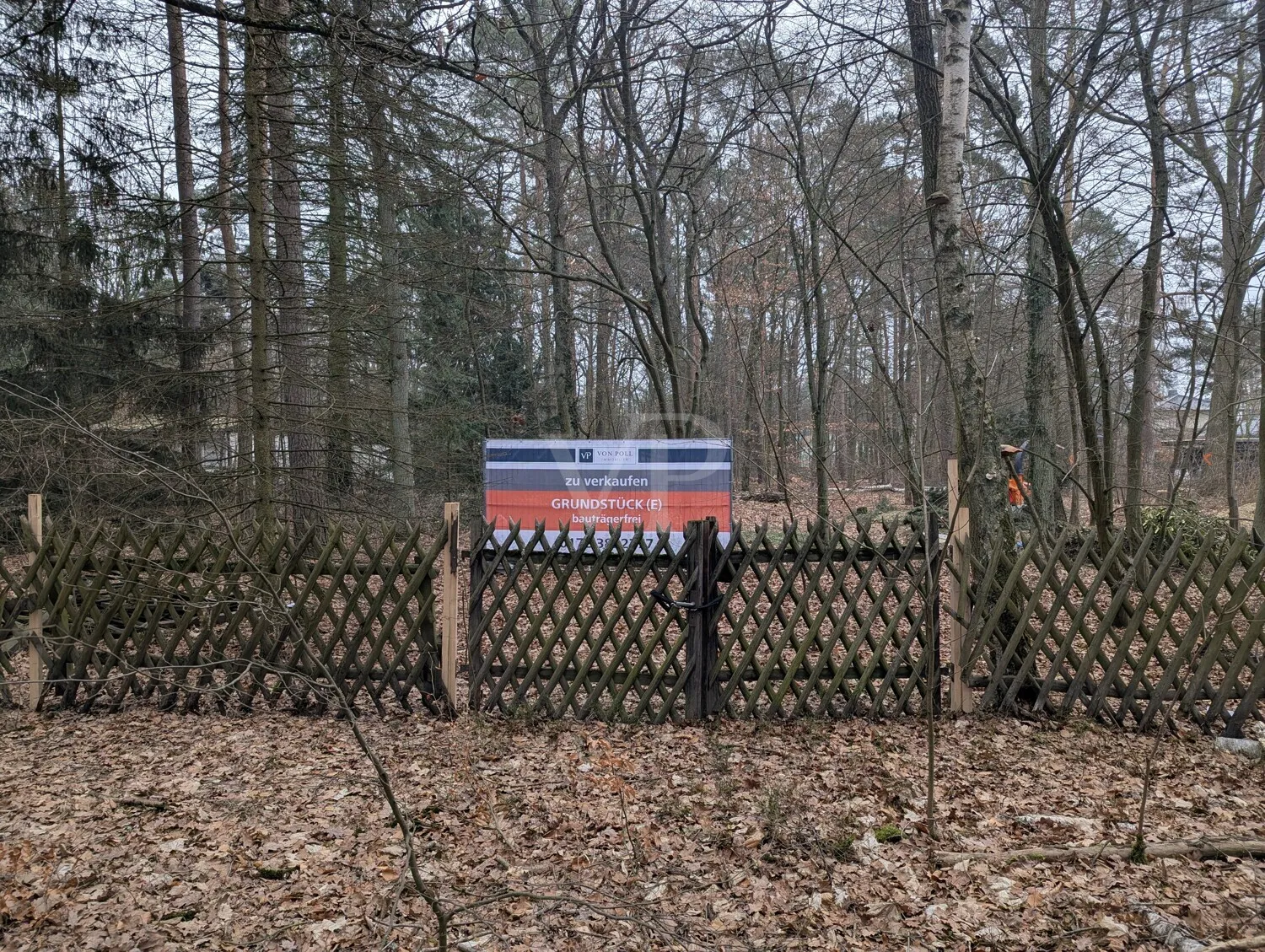 Blick auf Grundstück