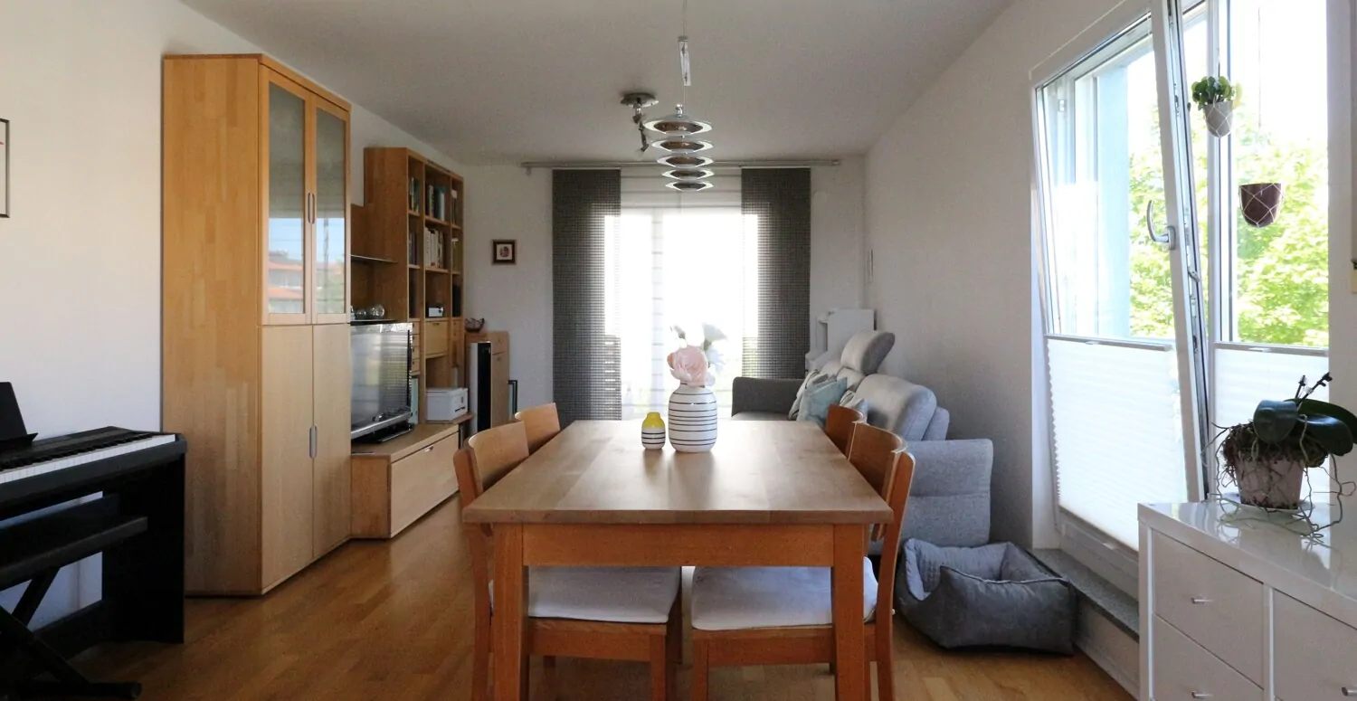 Wohnzimmer mit Essbereich