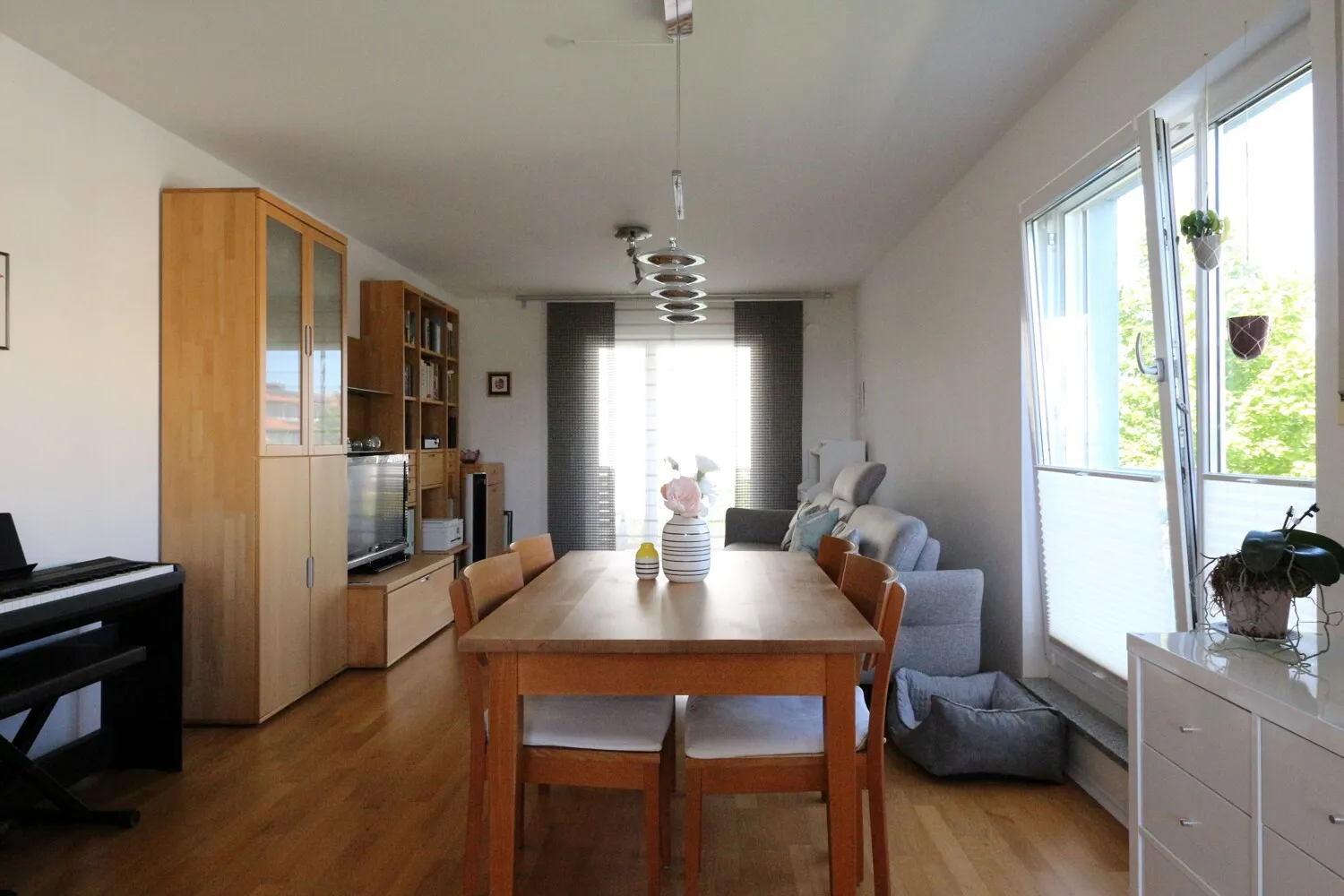 Wohnzimmer mit Essbereich