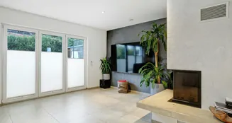 von_poll_real_estate_property_25118050_image_1