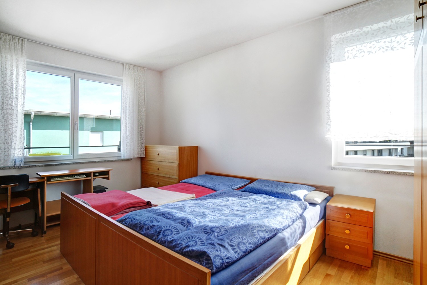 Geräumiges Schlafzimmer