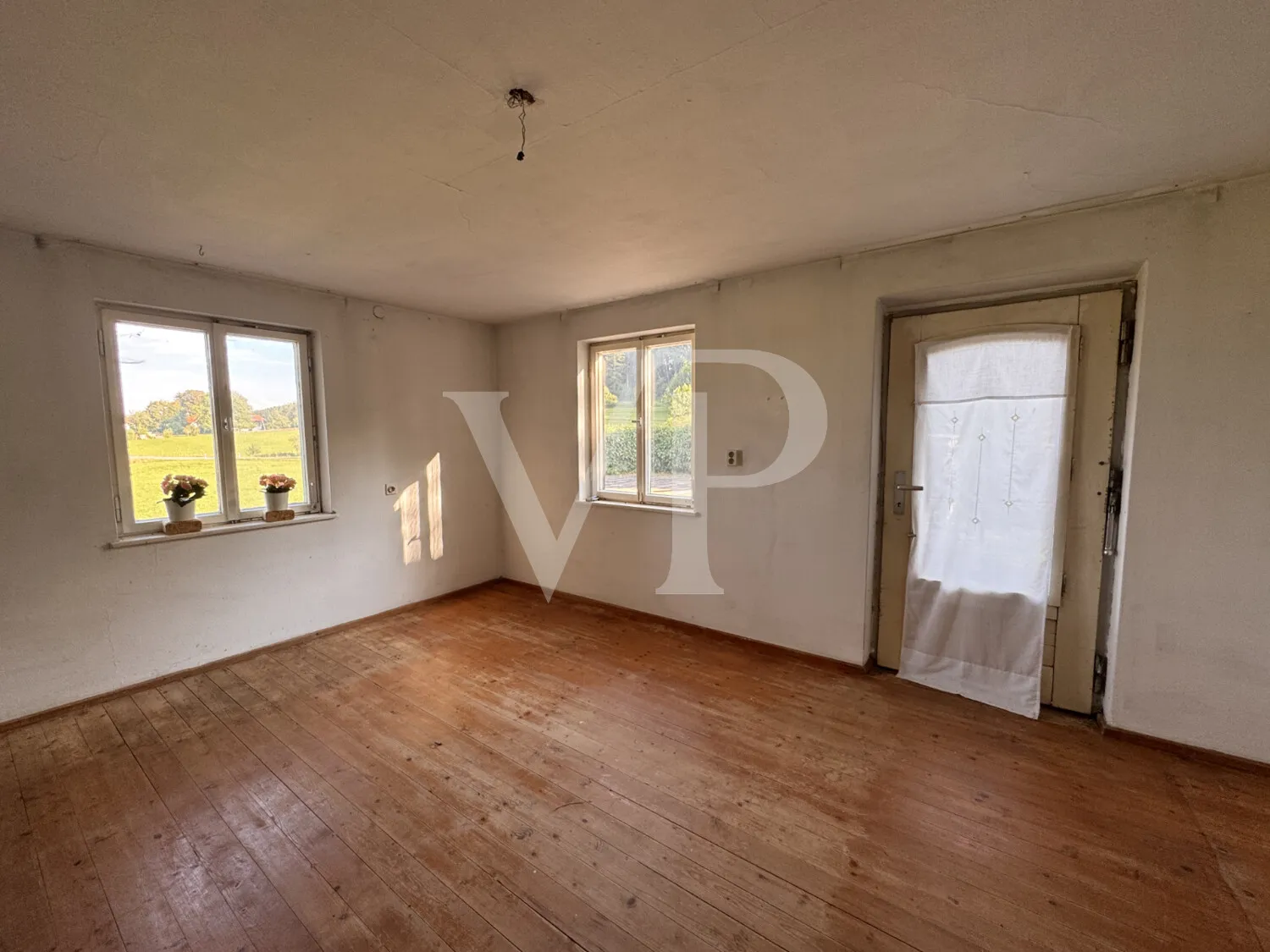 Zimmer, Wohnung im EG