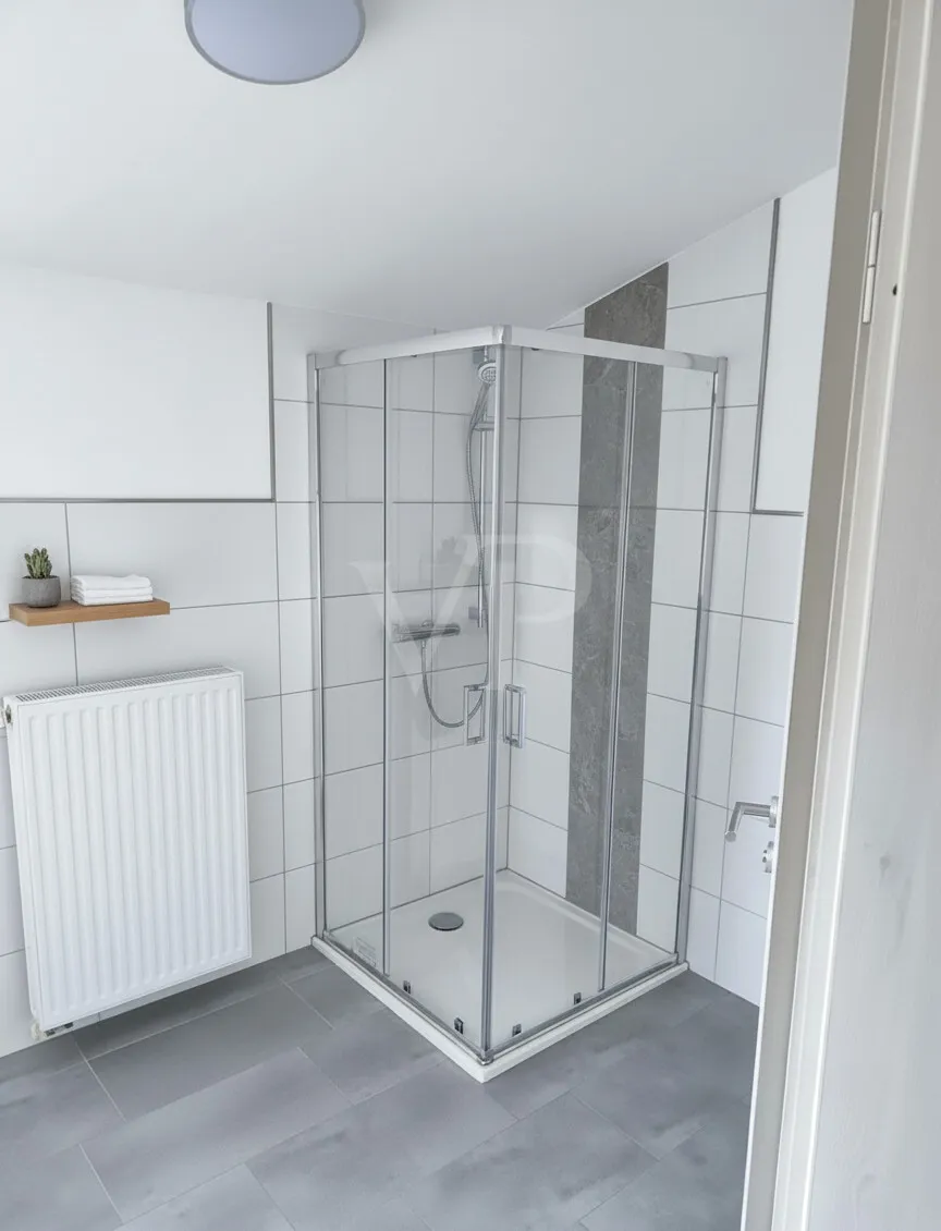 Badezimmer mit großer Dusche
