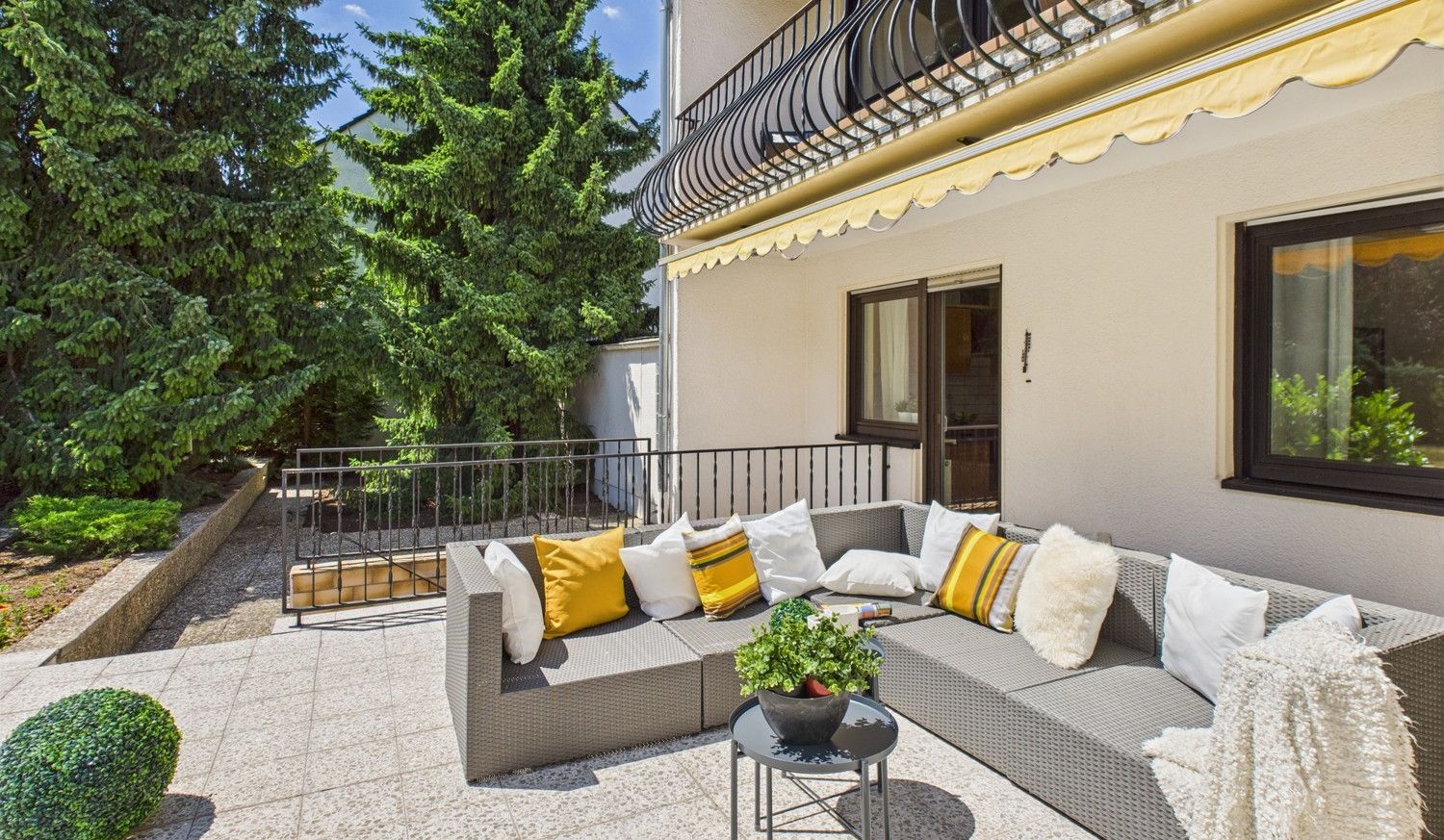 sonnenverwöhnte Terrasse