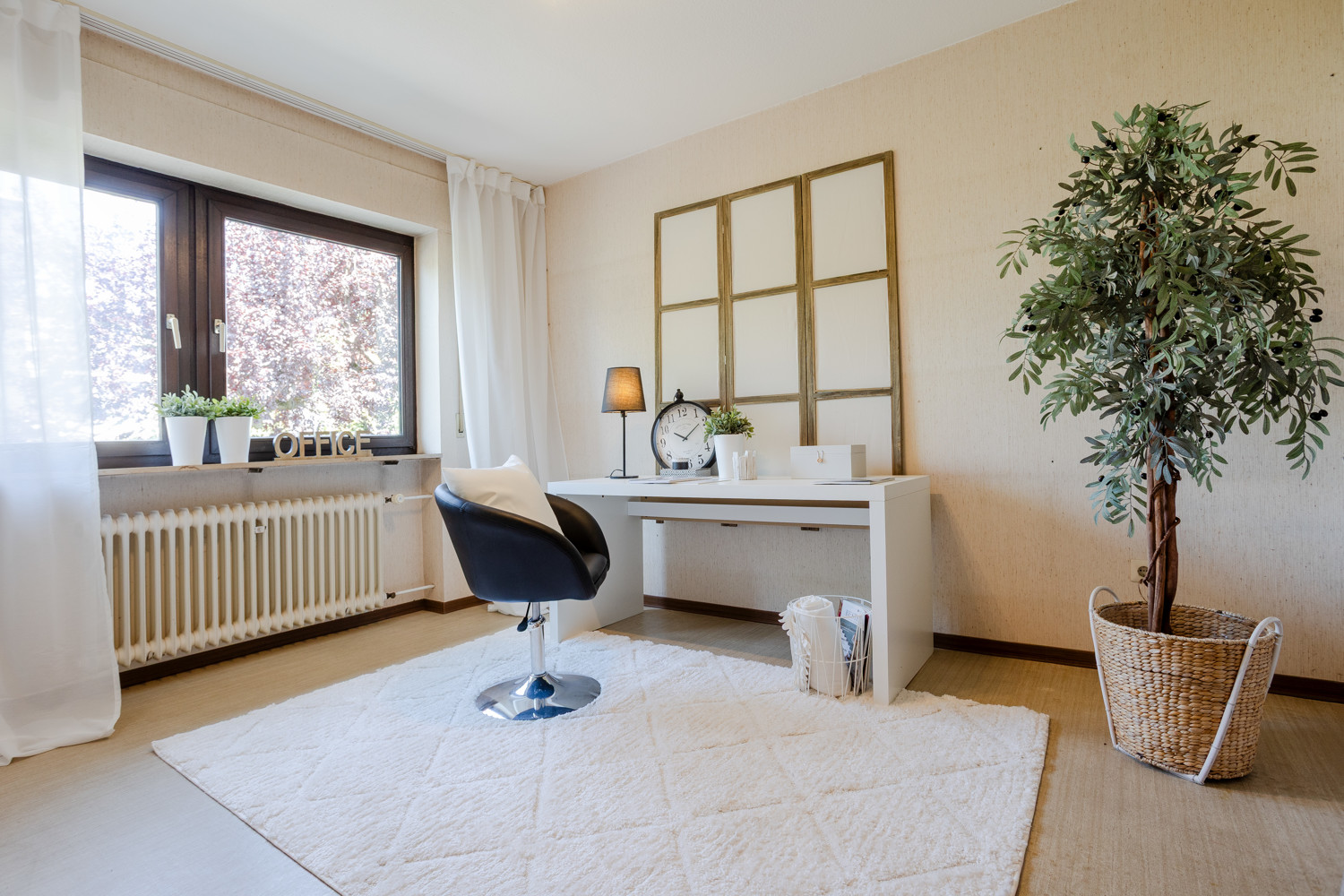 helles Arbeitszimmer