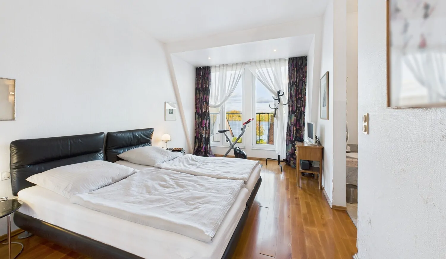 Schlafzimmer mit Rheinblick