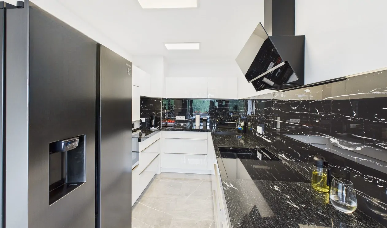 hochwertige Einbauküche