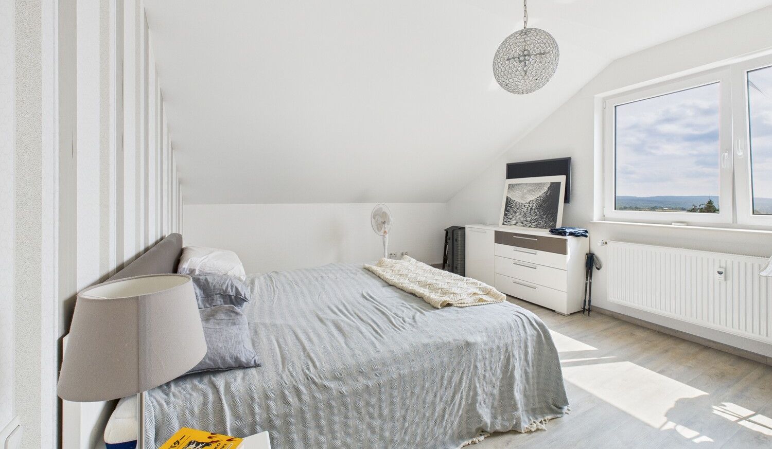 Helles Schlafzimmer DG