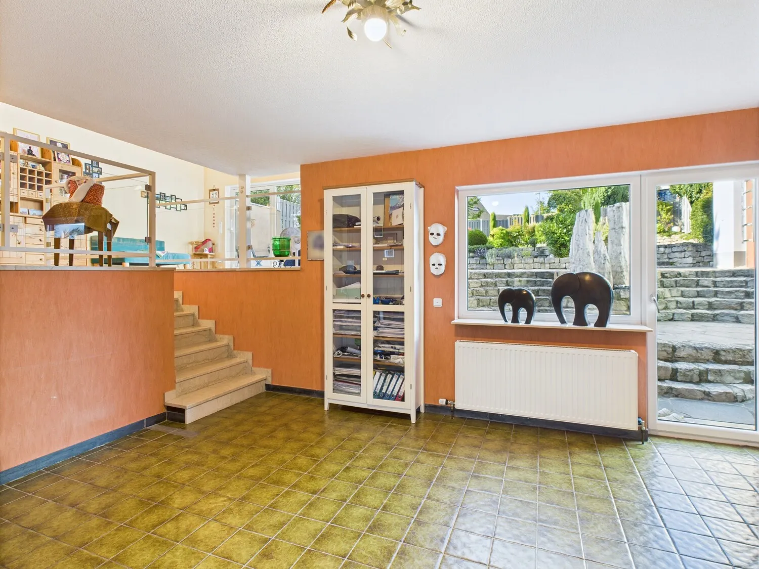 ... mit Zugang zur...