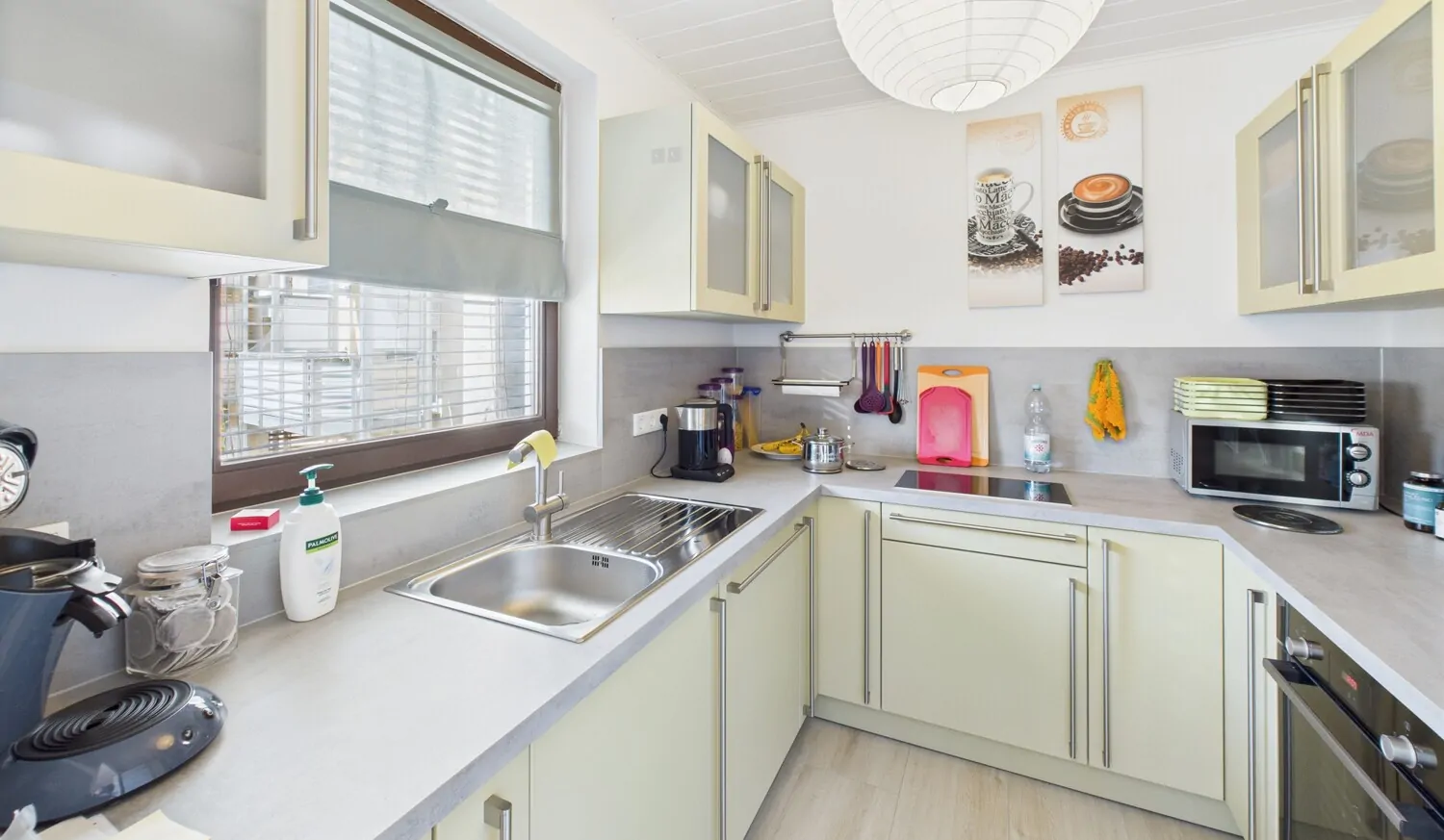 Neuwertige Einbauküche 2.OG