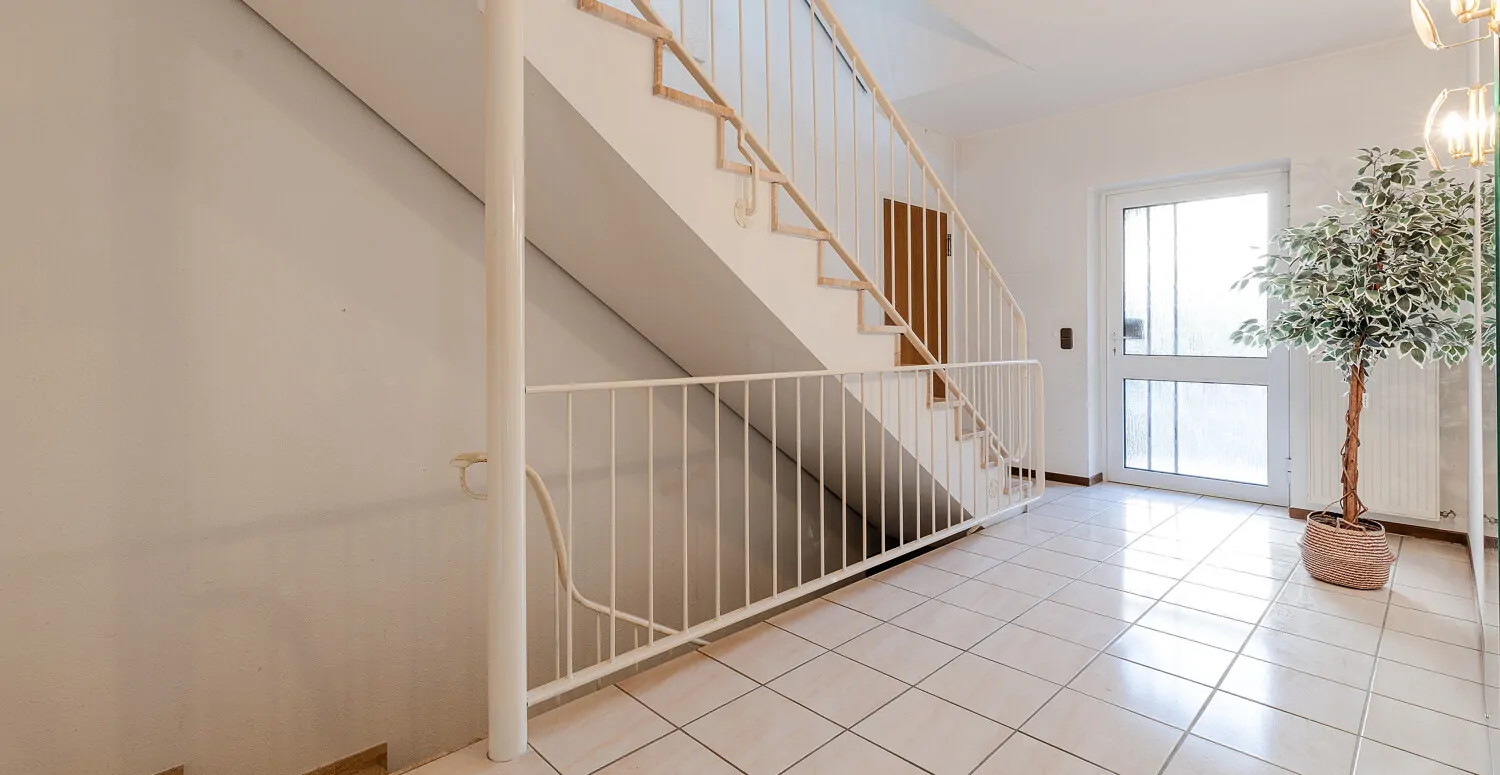 lichtdurchflutetes Treppenhaus