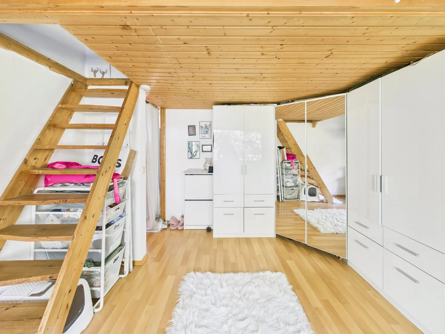 Schlafzimmer mit Spitzboden