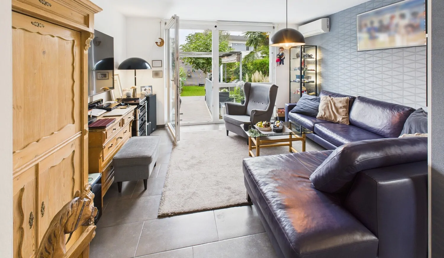 Wohnzimmer mit Zugang....